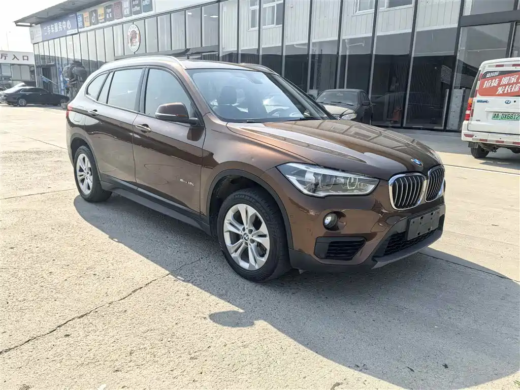 BMW X1 2016 sDrive18Li Premium Model фото 4