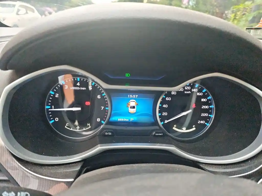 Фото 4 - Geely Emgrand