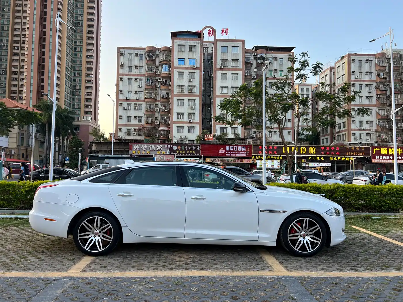 Jaguar XJ 2018 XJL 3.0 SC 2WD Elegant Business Edition фото 19