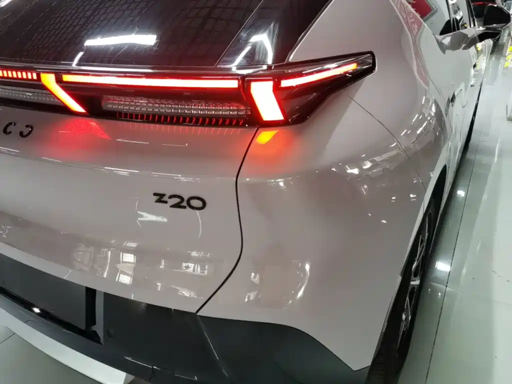 صورة 8 - Lynk & Co Z20
