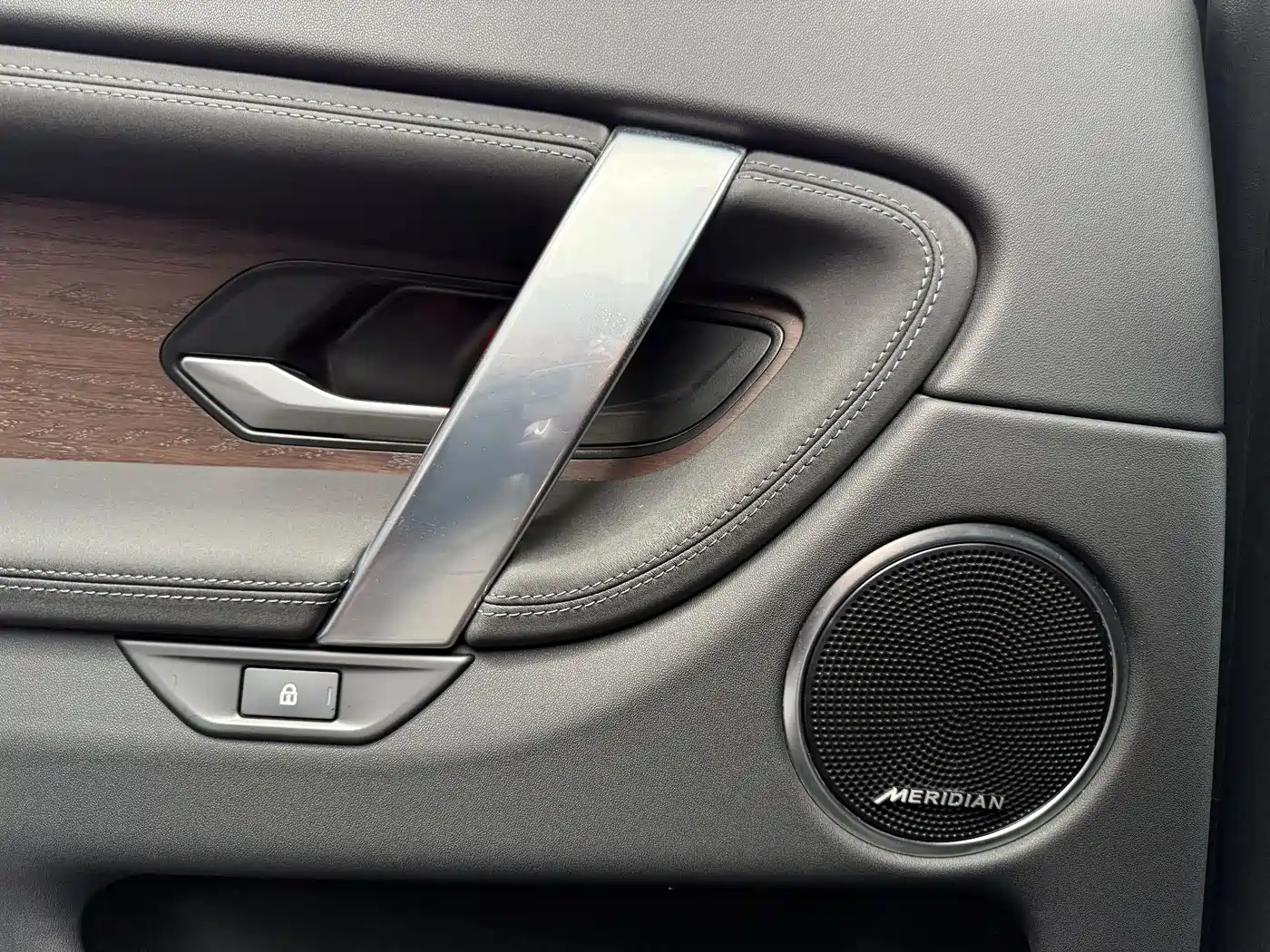 LAND ROVER DISCOVER SPORTS