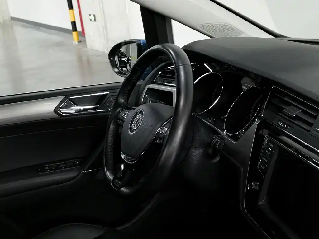 Volkswagen Touran 2021 2021 Touran L 280TSI DSG Cross Edition 7-seater