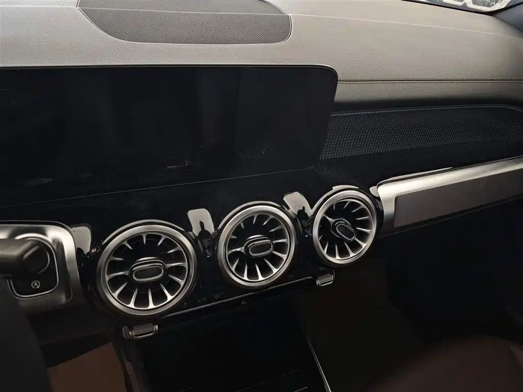 Mercedes-Benz GLB 2023 GLB 220 Dynamic фото 17