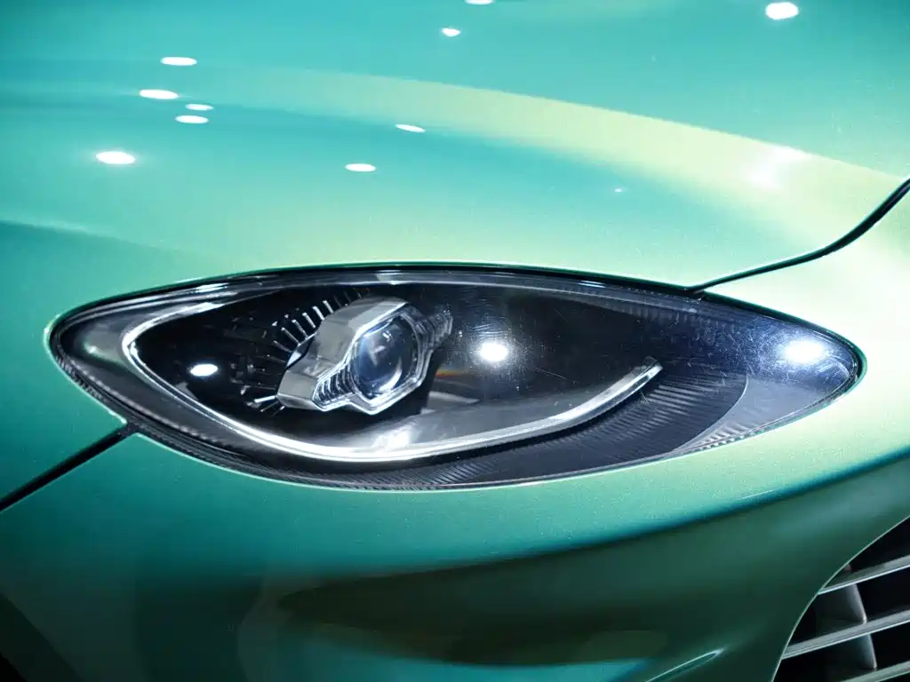 Photo 7 - Aston Martin DBX