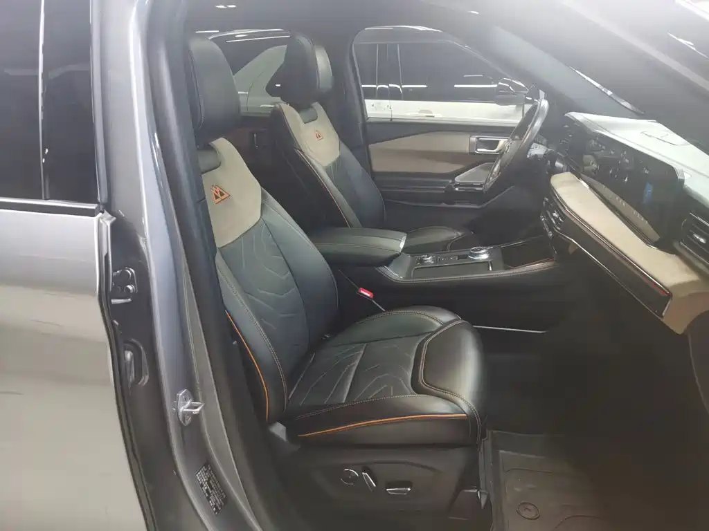 Фото 6 - Ford Explorer