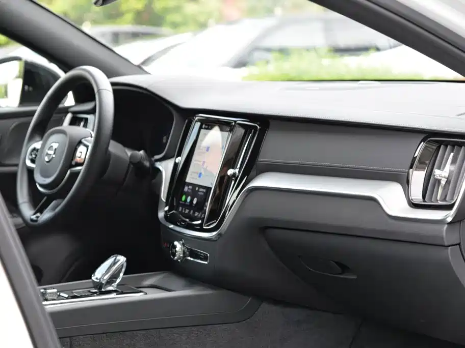 Фото 15 - Volvo S60