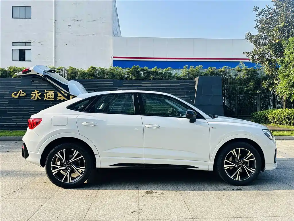 Audi Q3 Sportback 2023 40 TFSI Fashion фото 18