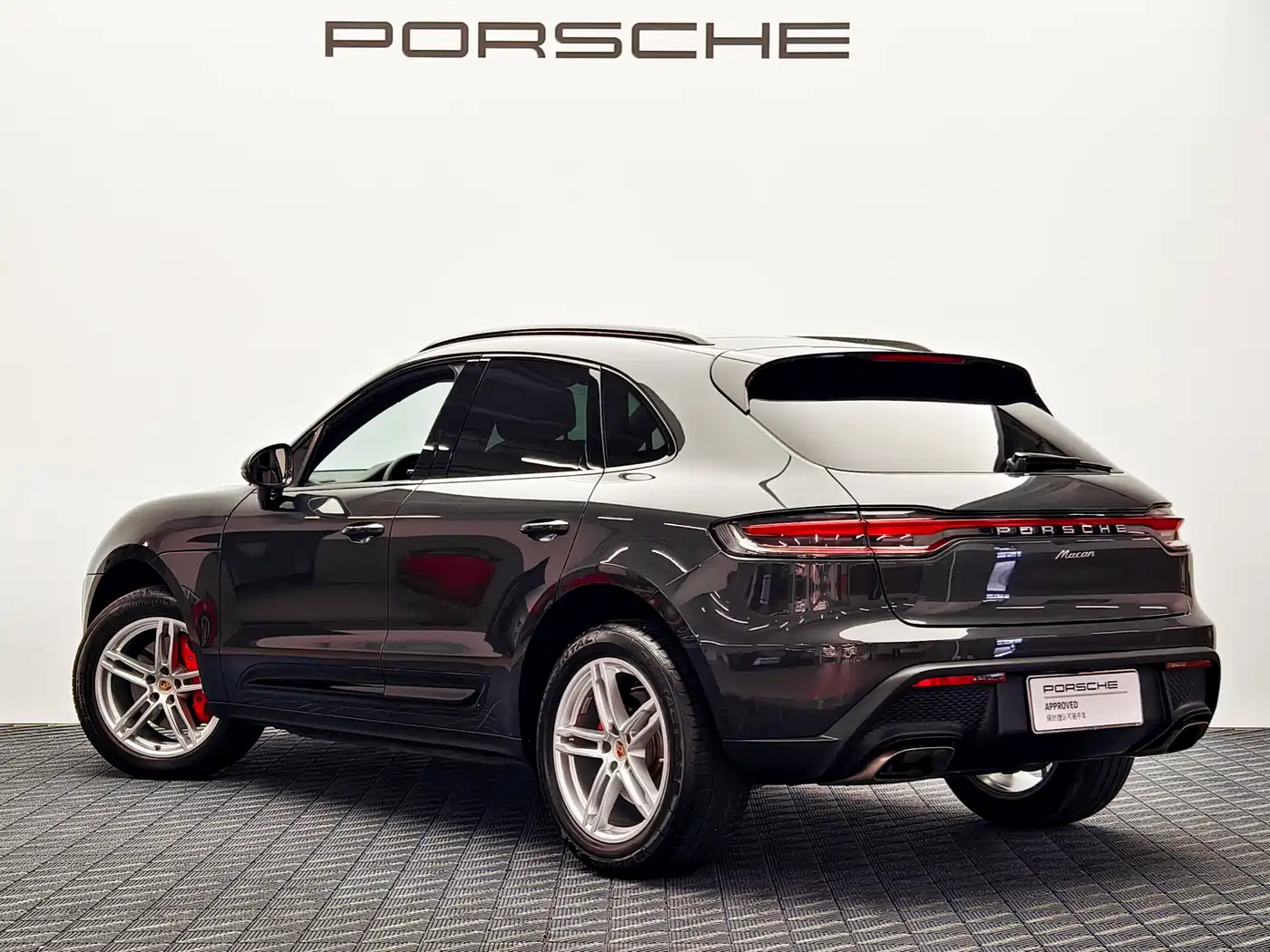 PORSCHE MACAN