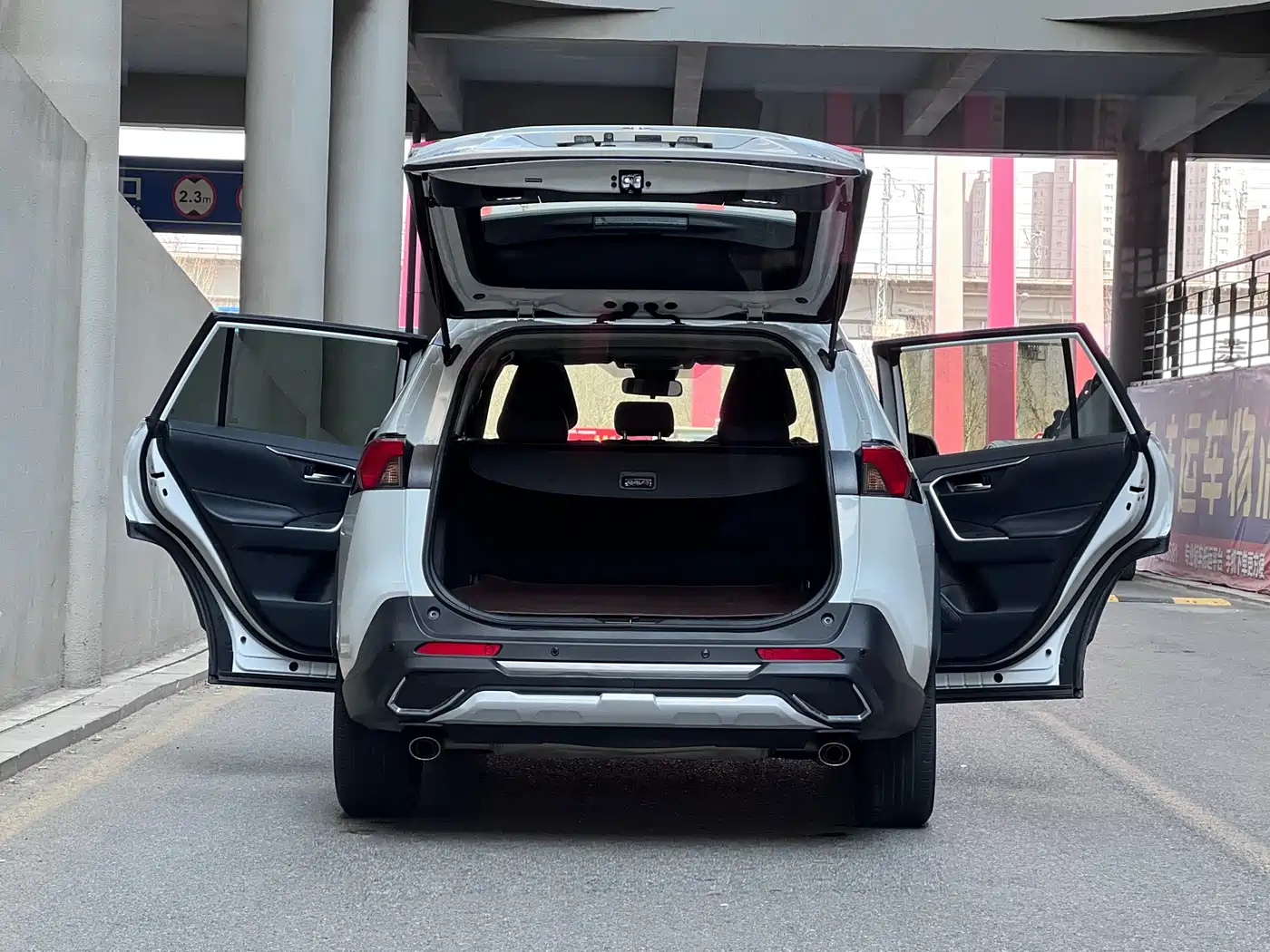 Toyota RAV4 Rongfang 2023 2.0L CVT 2WD Fashion Edition фото 14