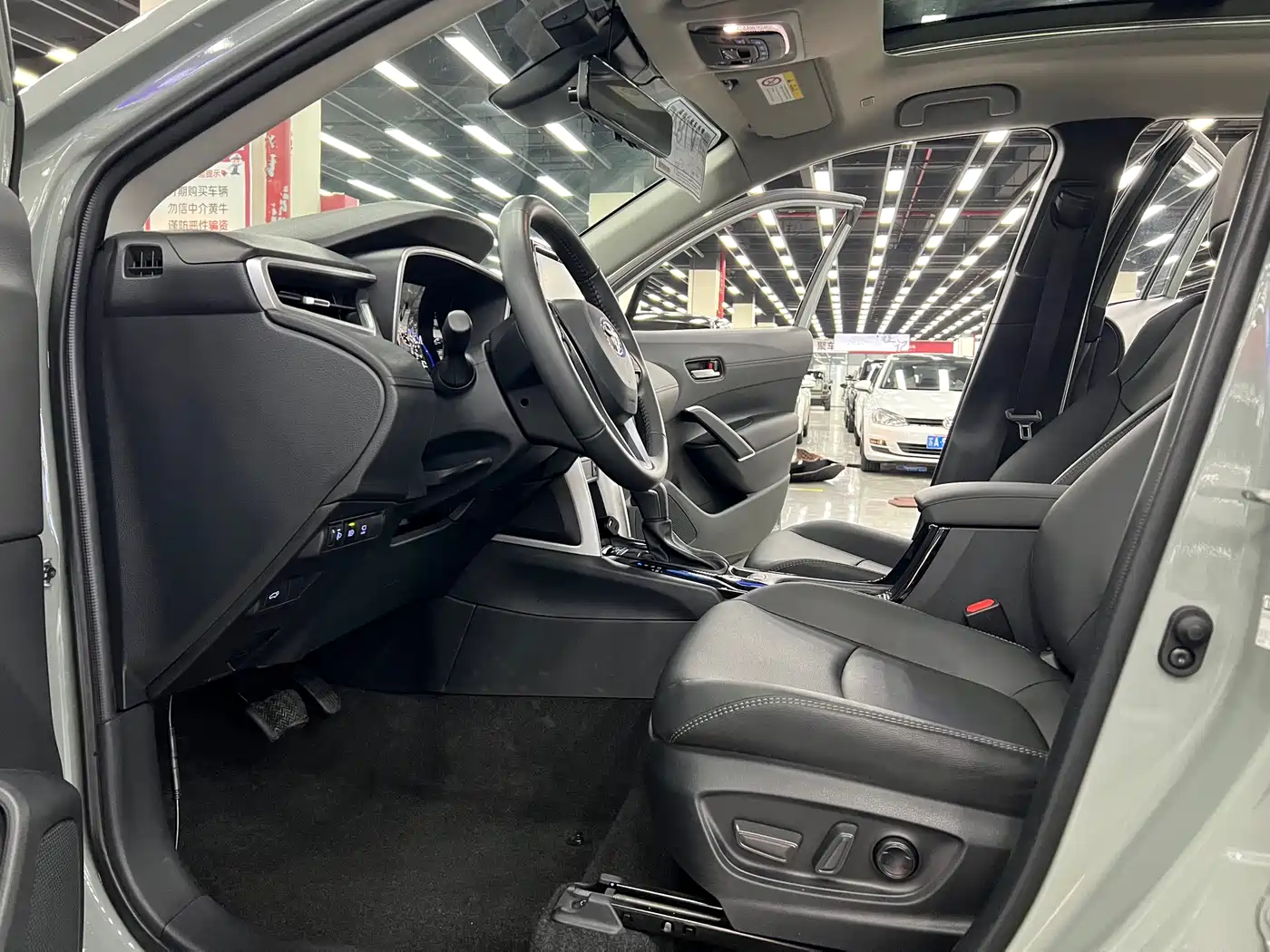 Toyota Corolla Cross 2022 2.0L Flagship Edition фото 19