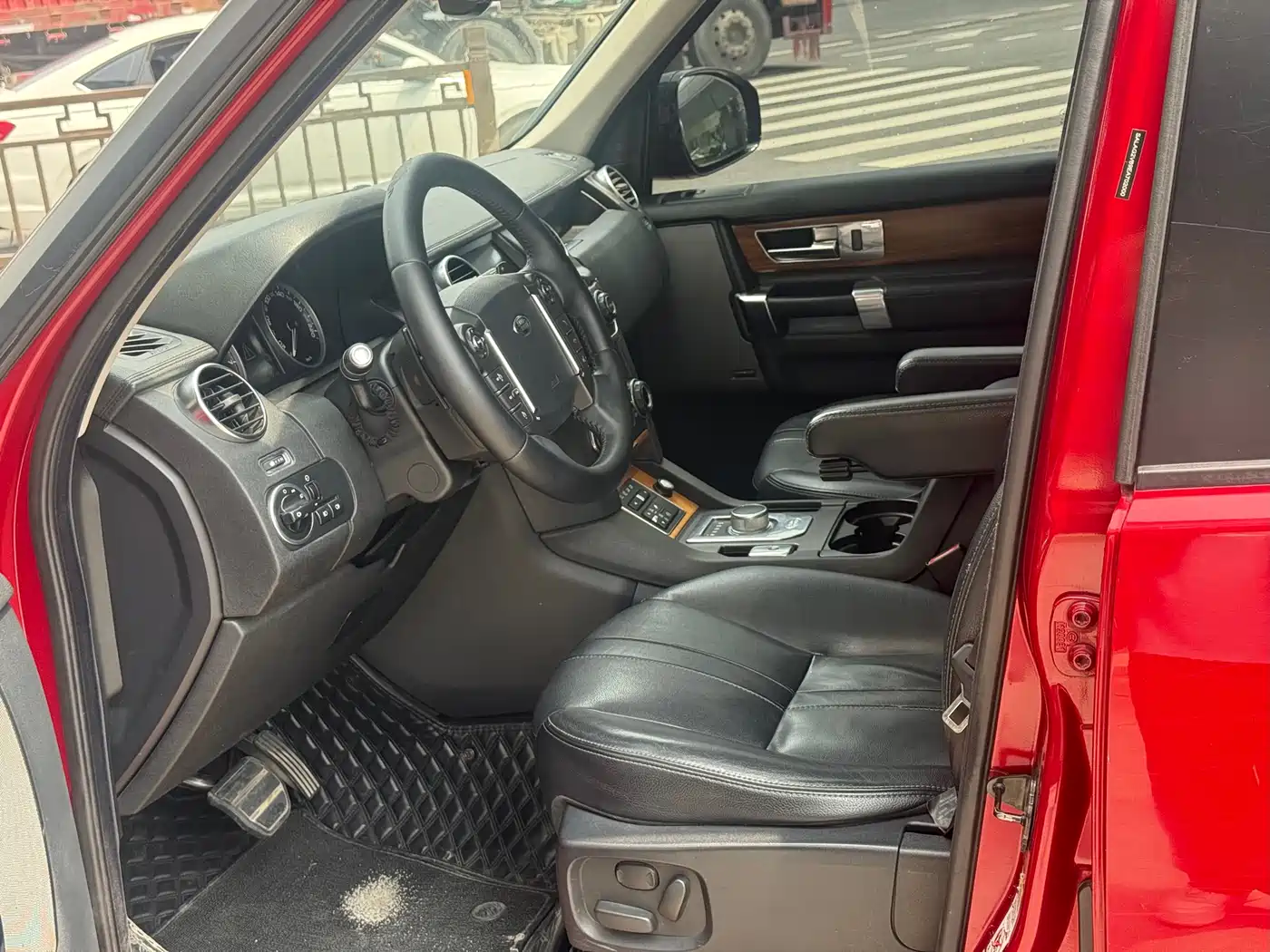 Land Rover Discovery 2015 3.0 SC V6 HSE фото 8