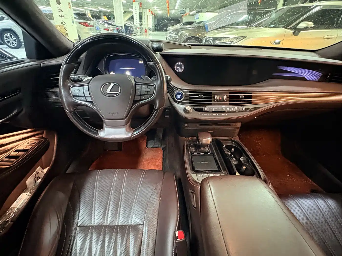 Фото 6 - Lexus LS