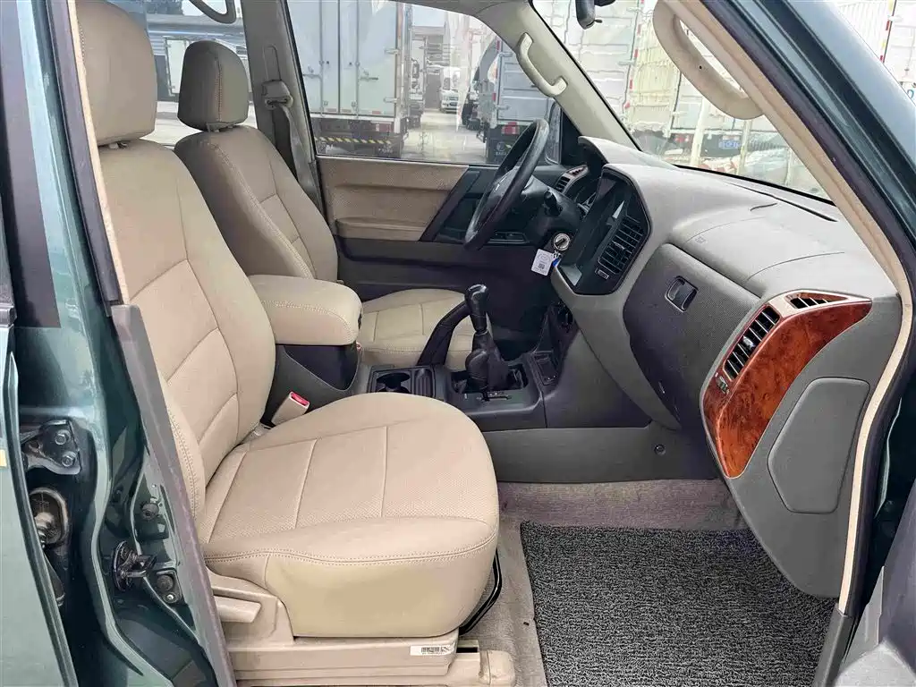 2011 Mitsubishi Pajero
