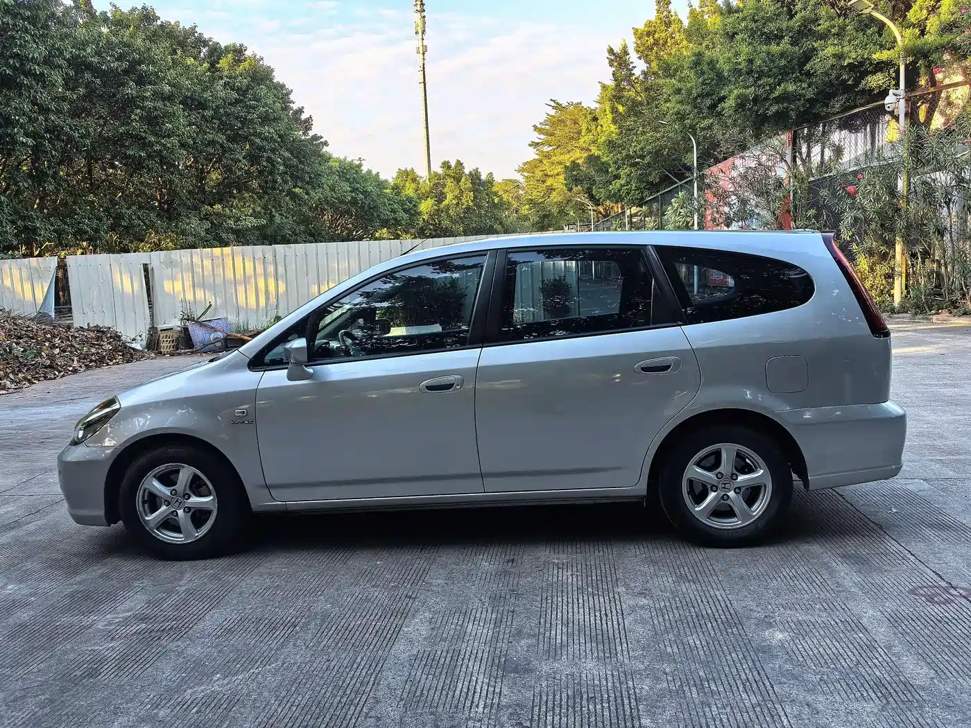 Honda Stream 2004 2.0 AT фото 7