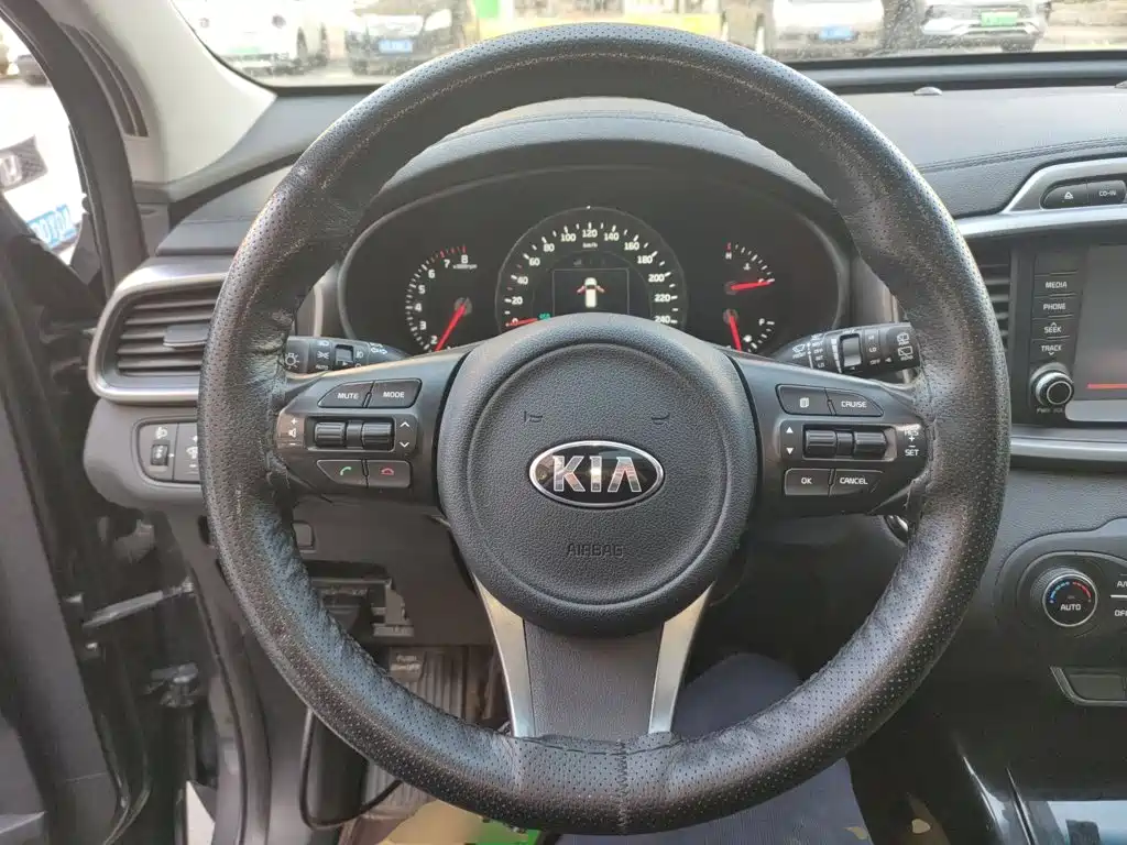 Photo 7 - Kia Sorento