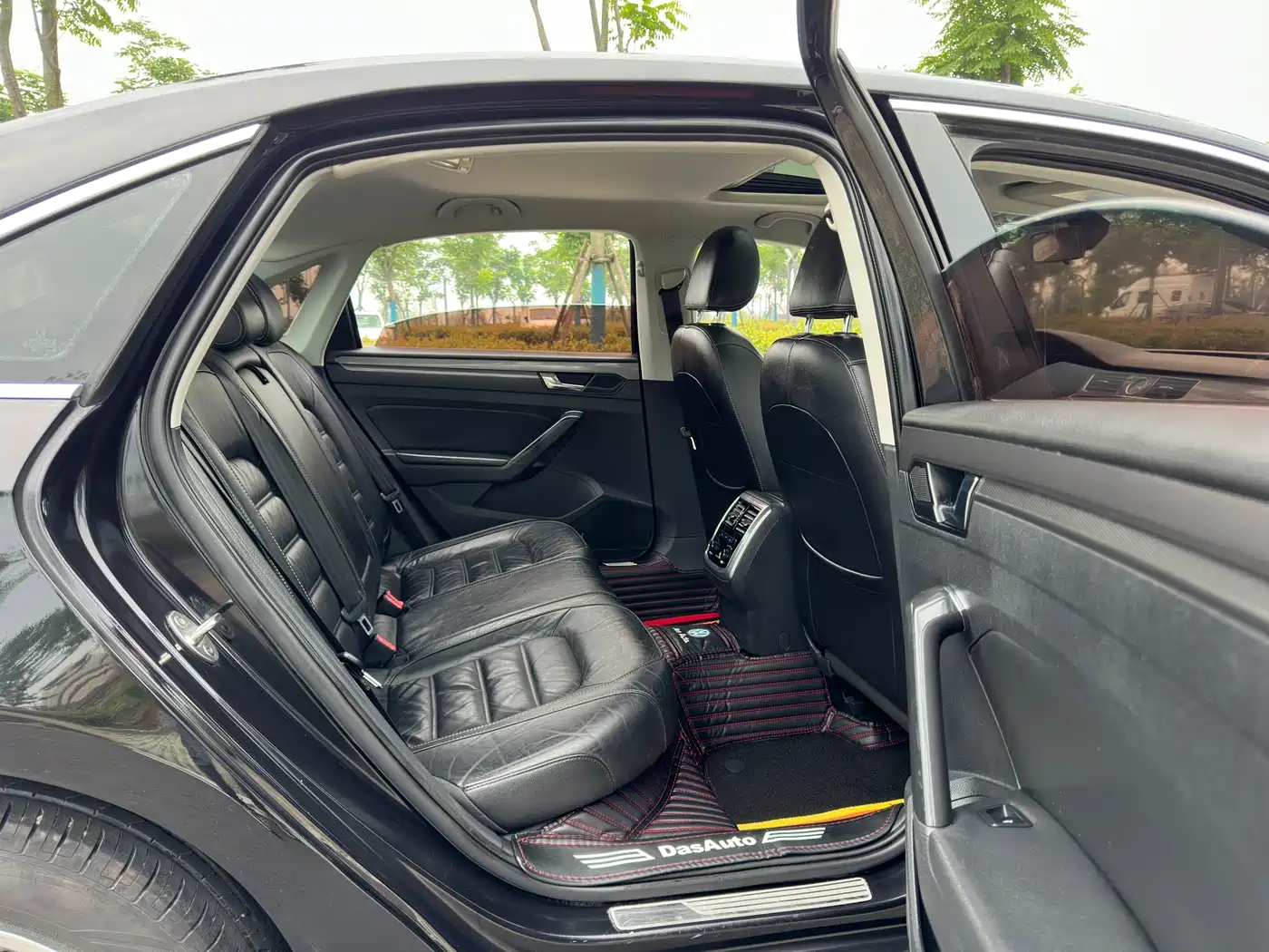 صورة 11 - Volkswagen Passat
