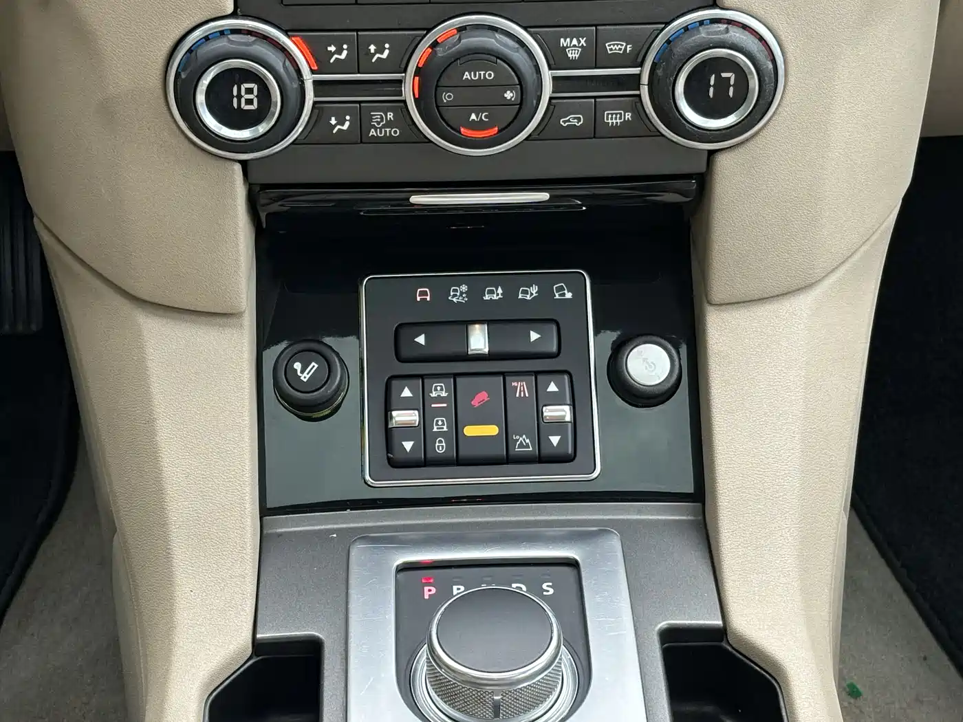 Land Rover Discovery 2013 3.0 SDV6 Black Premium Limited Edition фото 9