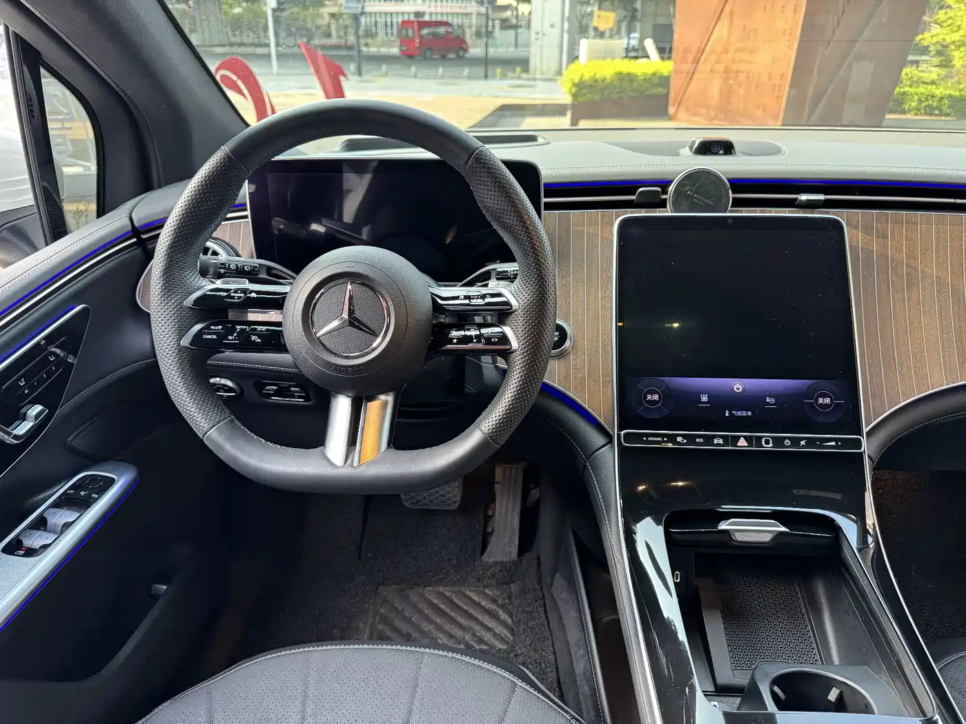 MERCEDES-BENZ EQE SUV