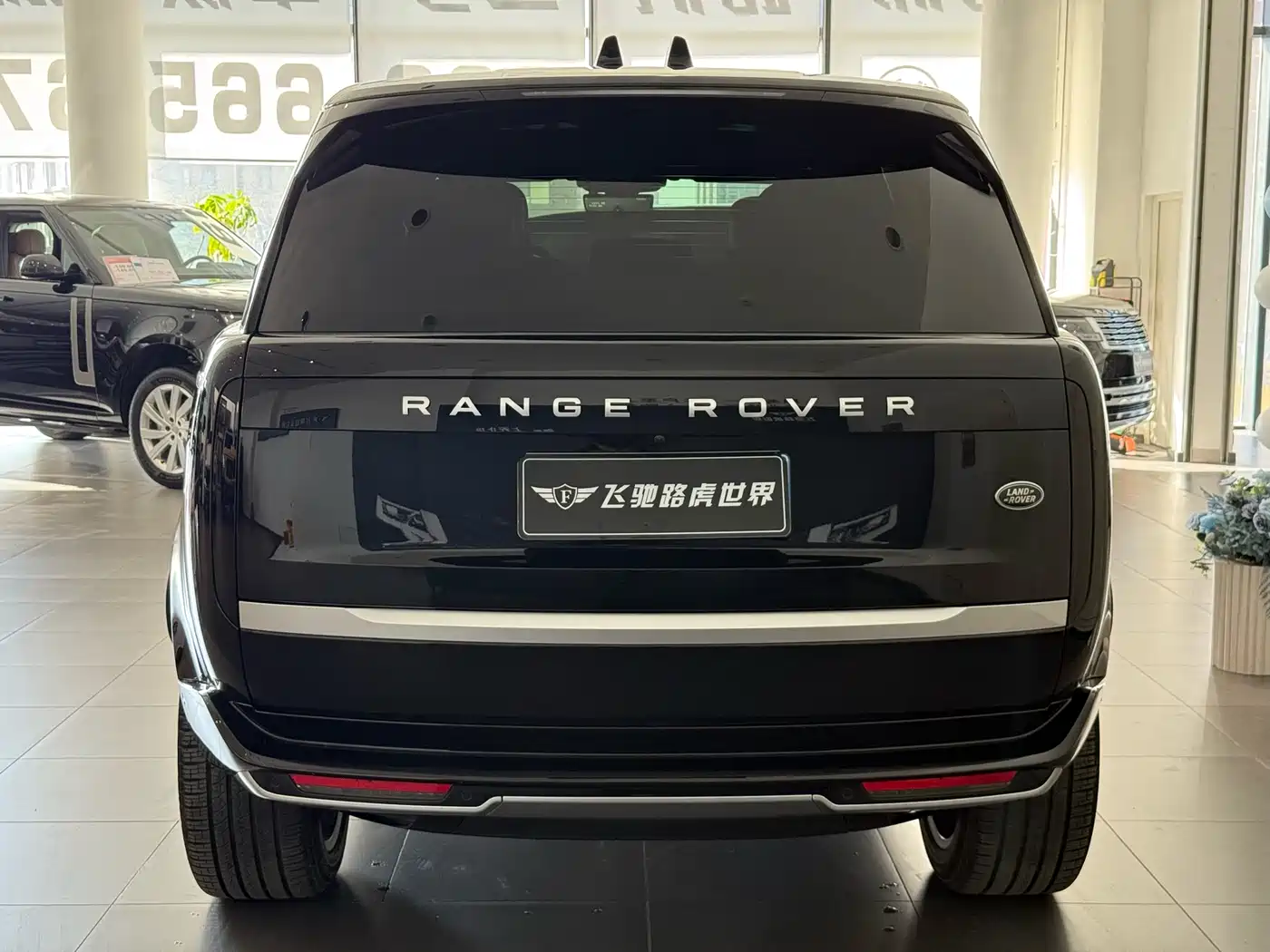 Land Rover Range Rover 2025 3.0 L6 400PS Genesis Extended Wheelbase фото 30