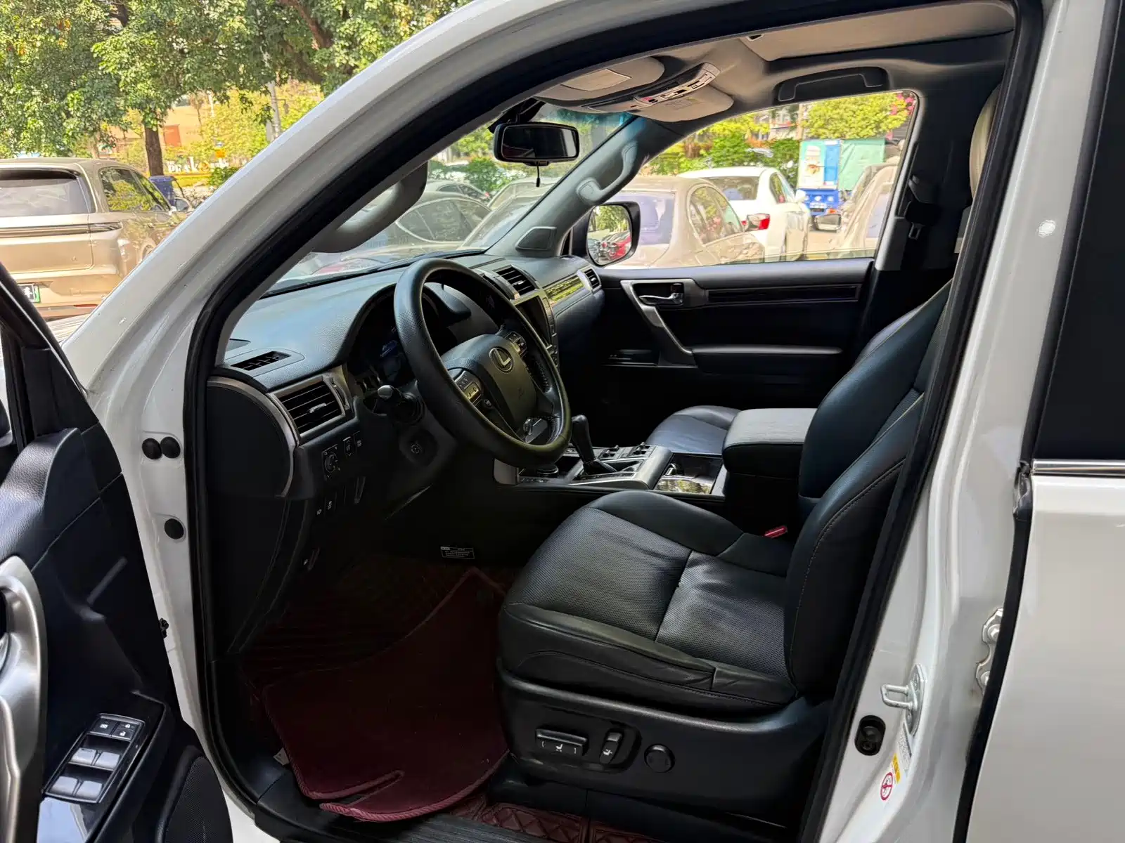 Photo 4 - Lexus GX