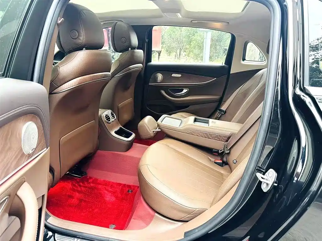 Mercedes-Benz E-Class 2022 E 260 L фото 4
