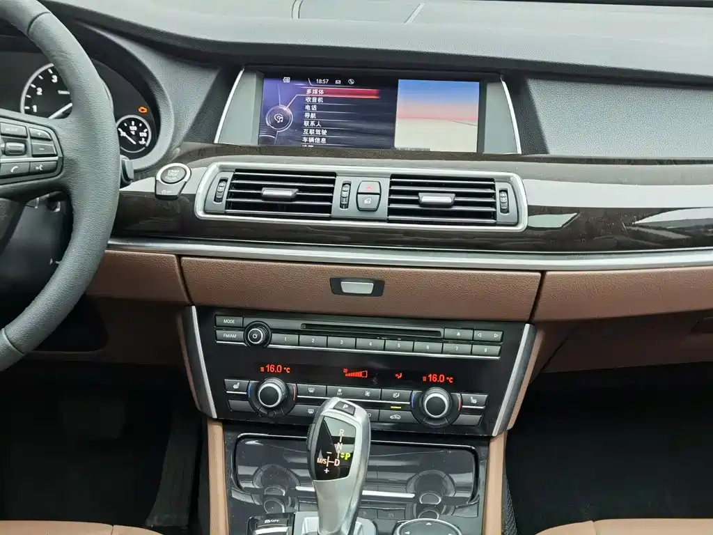 BMW 5 Series GT 2017 2015 528i Leading