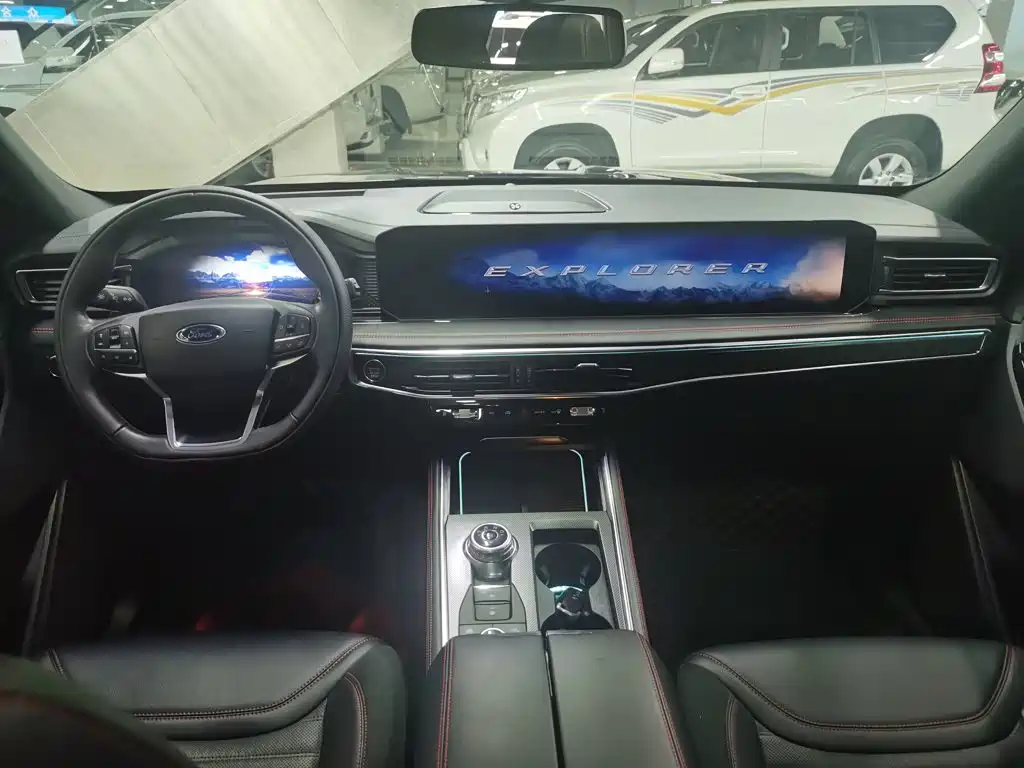 Photo 19 - Ford Explorer