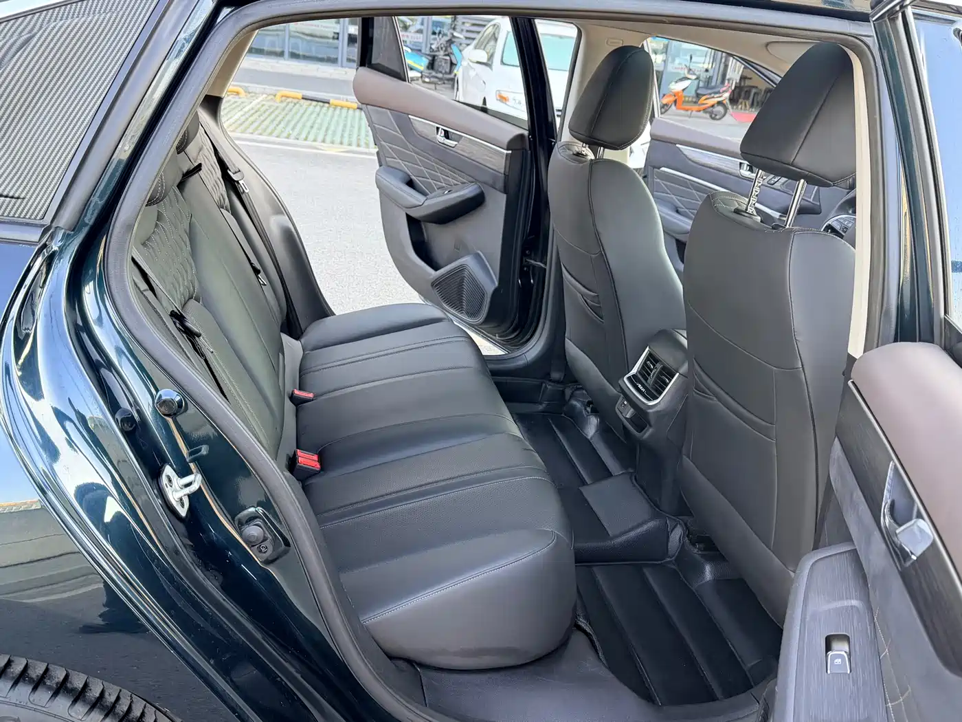 DONGFENG YI HYUN MAX