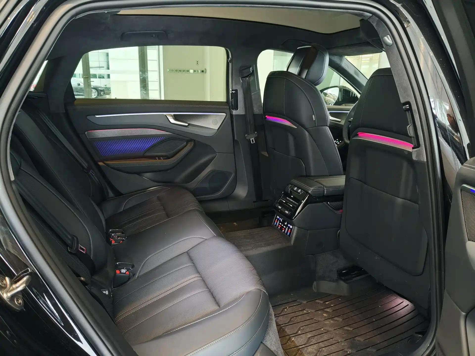 Photo 18 - Audi A6L