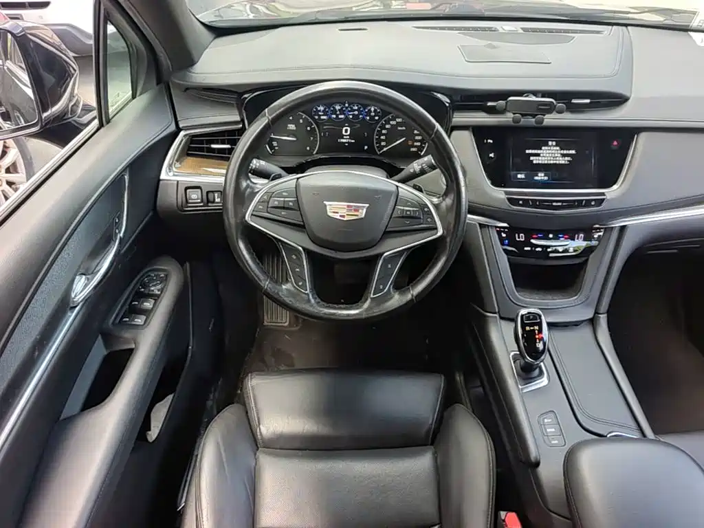 Фото 11 - Cadillac XT5
