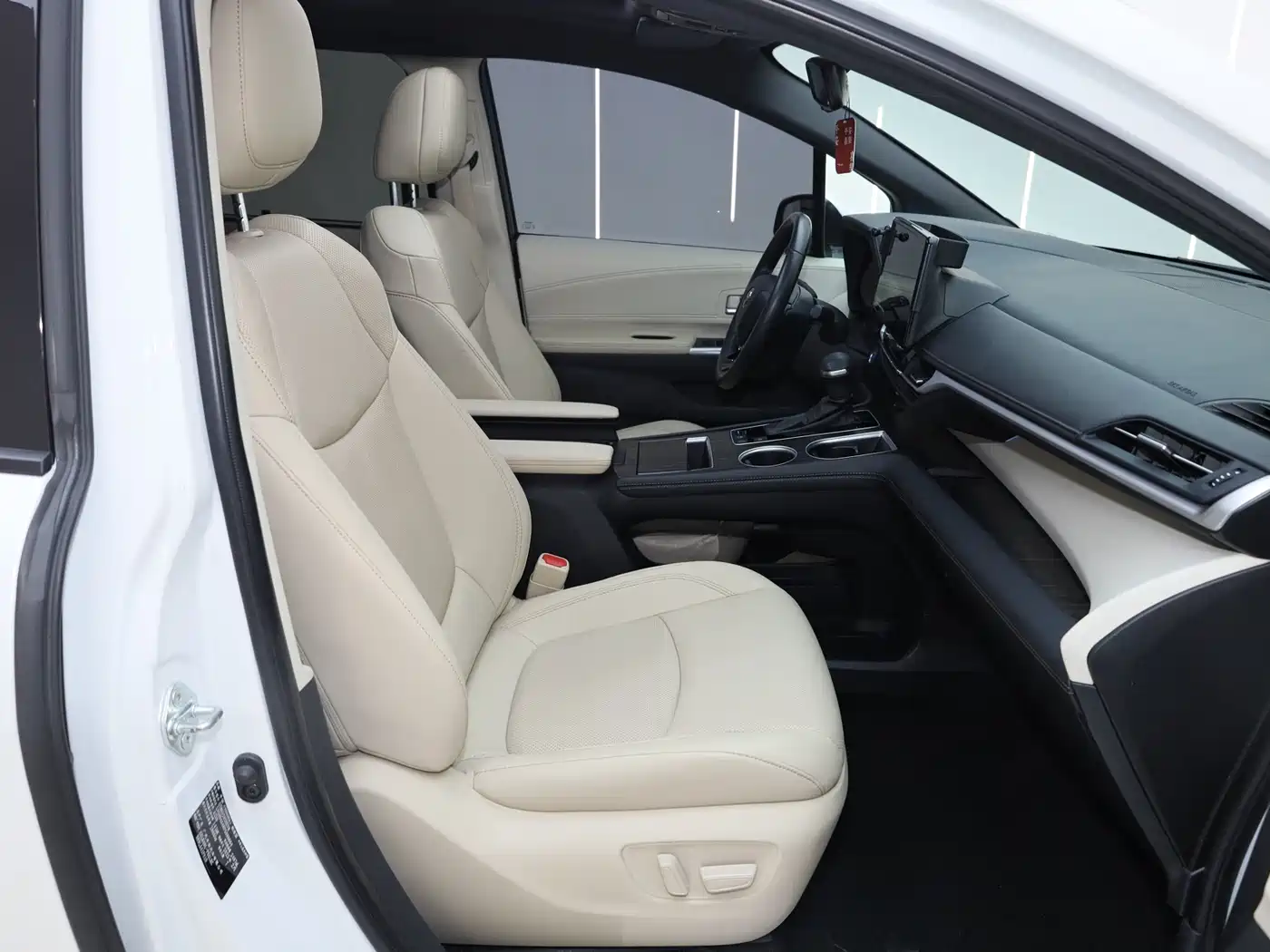 Toyota Sienna 2023 2.5L Hybrid Premium Edition фото 22