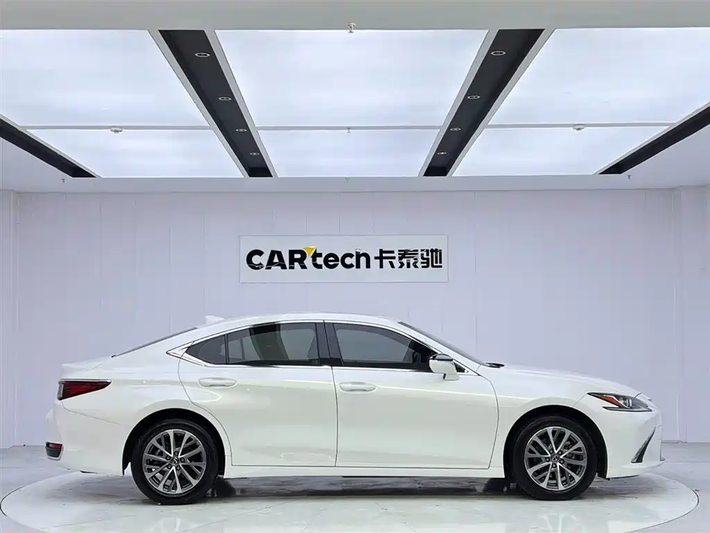 Lexus ES 2022 200 Excellence Edition фото 6