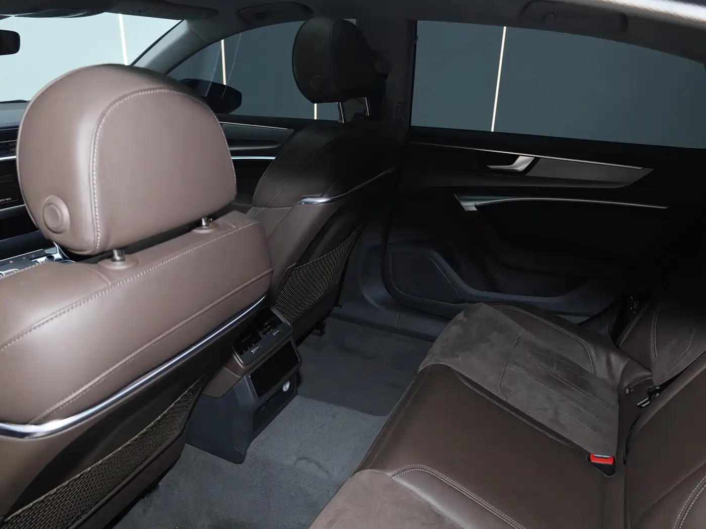 Audi A7L 2024 45TFSI S-line Dream Edition Crystal Package фото 27