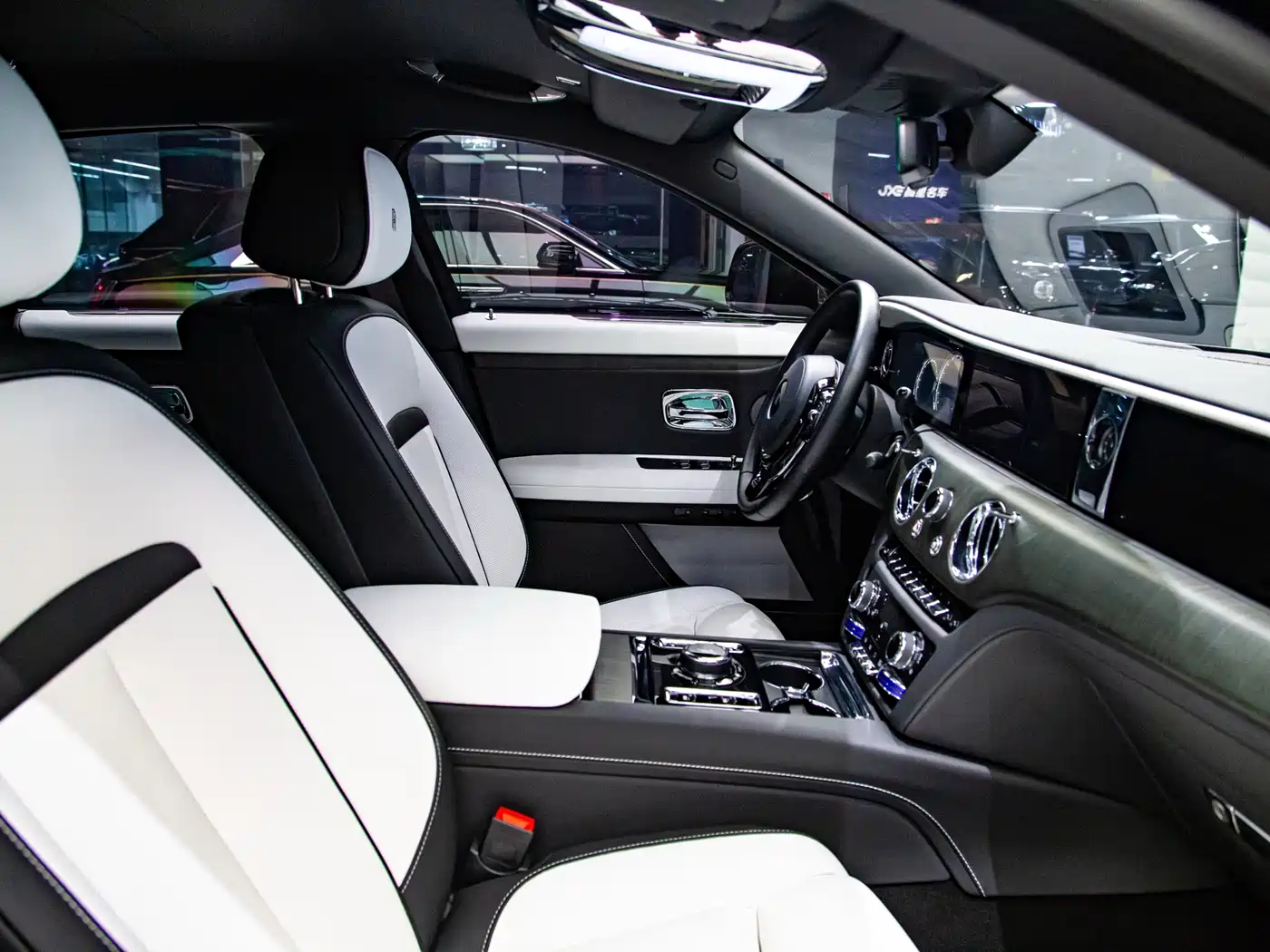 Rolls-Royce Ghost 2021 6.7T Standard Wheelbase фото 5