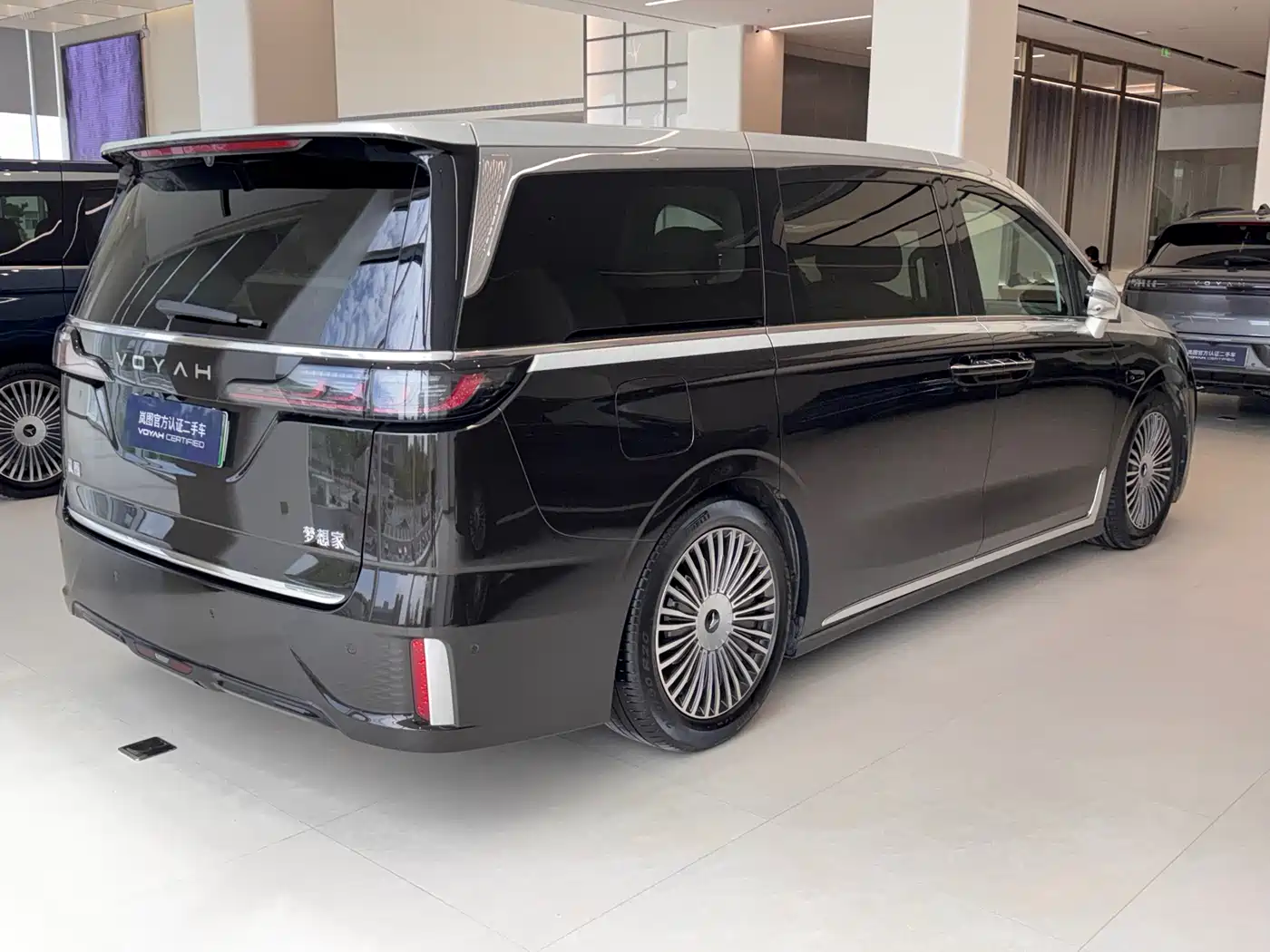Voyah Auto Voyah Dreamer 2025 PHEV AWD Flagship Qian Kun Edition фото 3