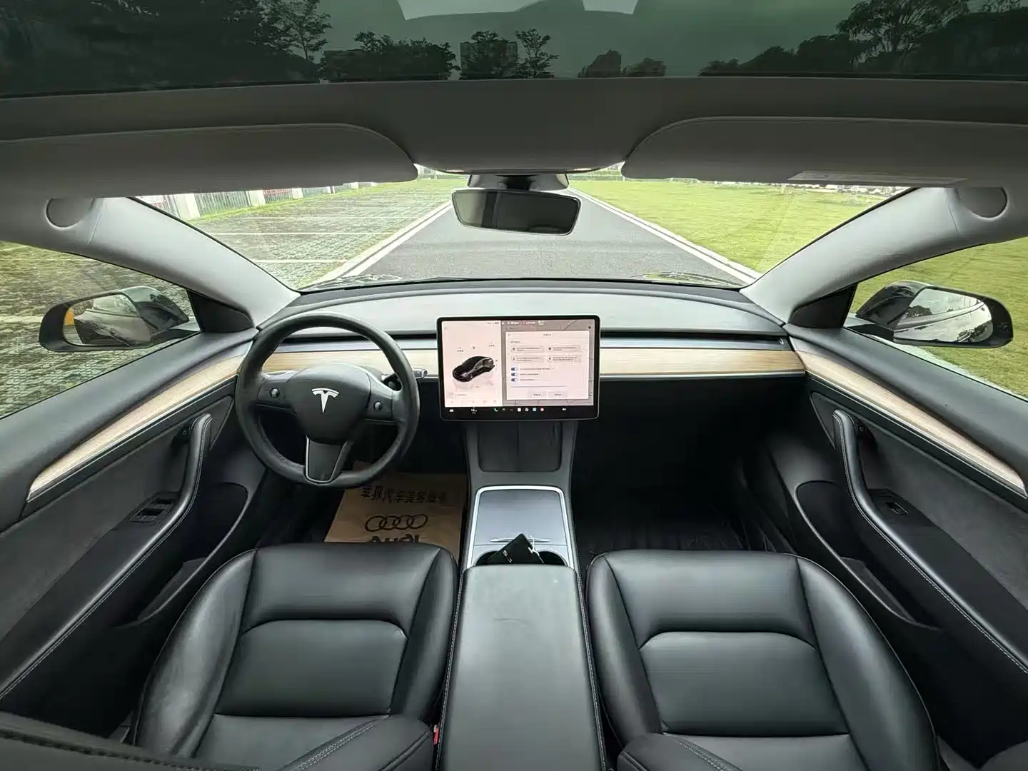 Фото 8 - Tesla Model 3