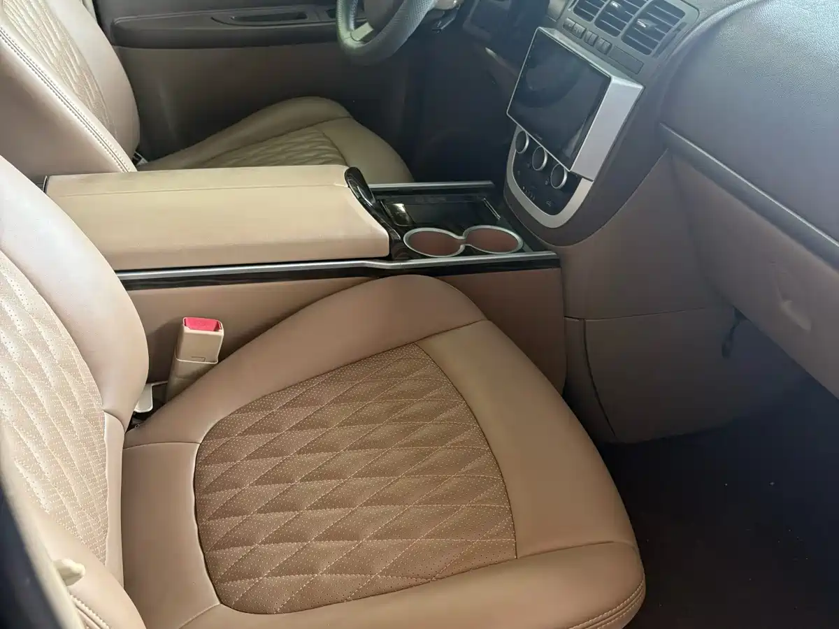 Фото 3 - Buick GL8