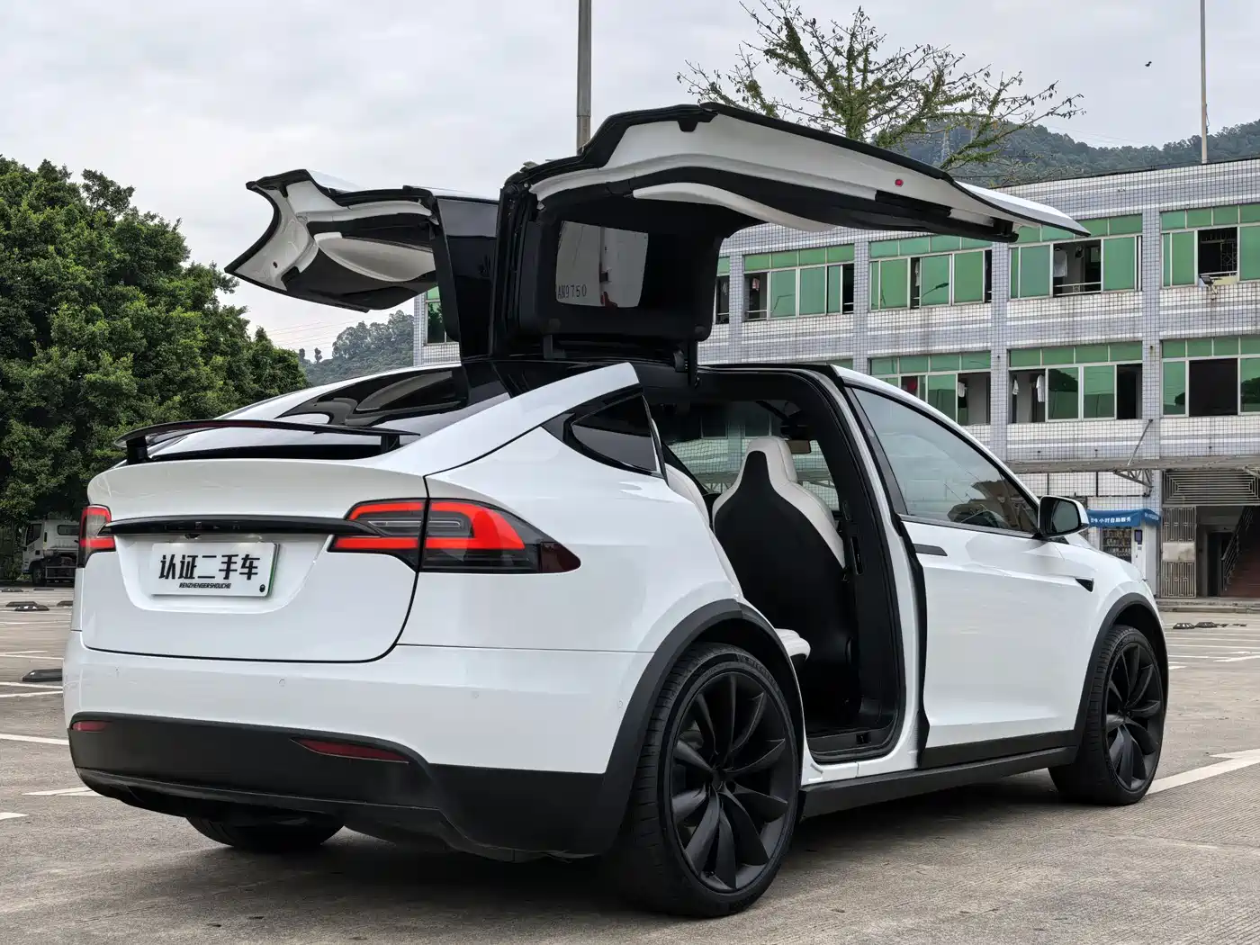 TESLA MODEL X
