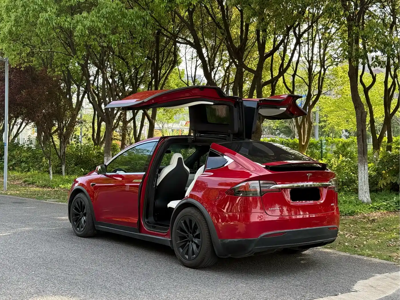 TESLA MODEL X
