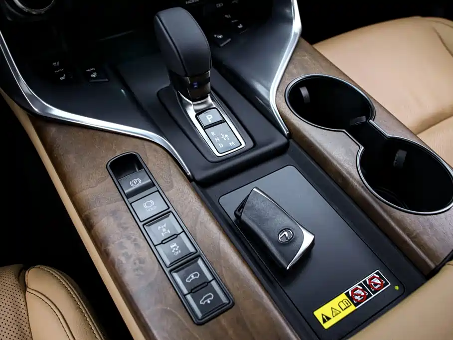 Фото 10 - Lexus LX