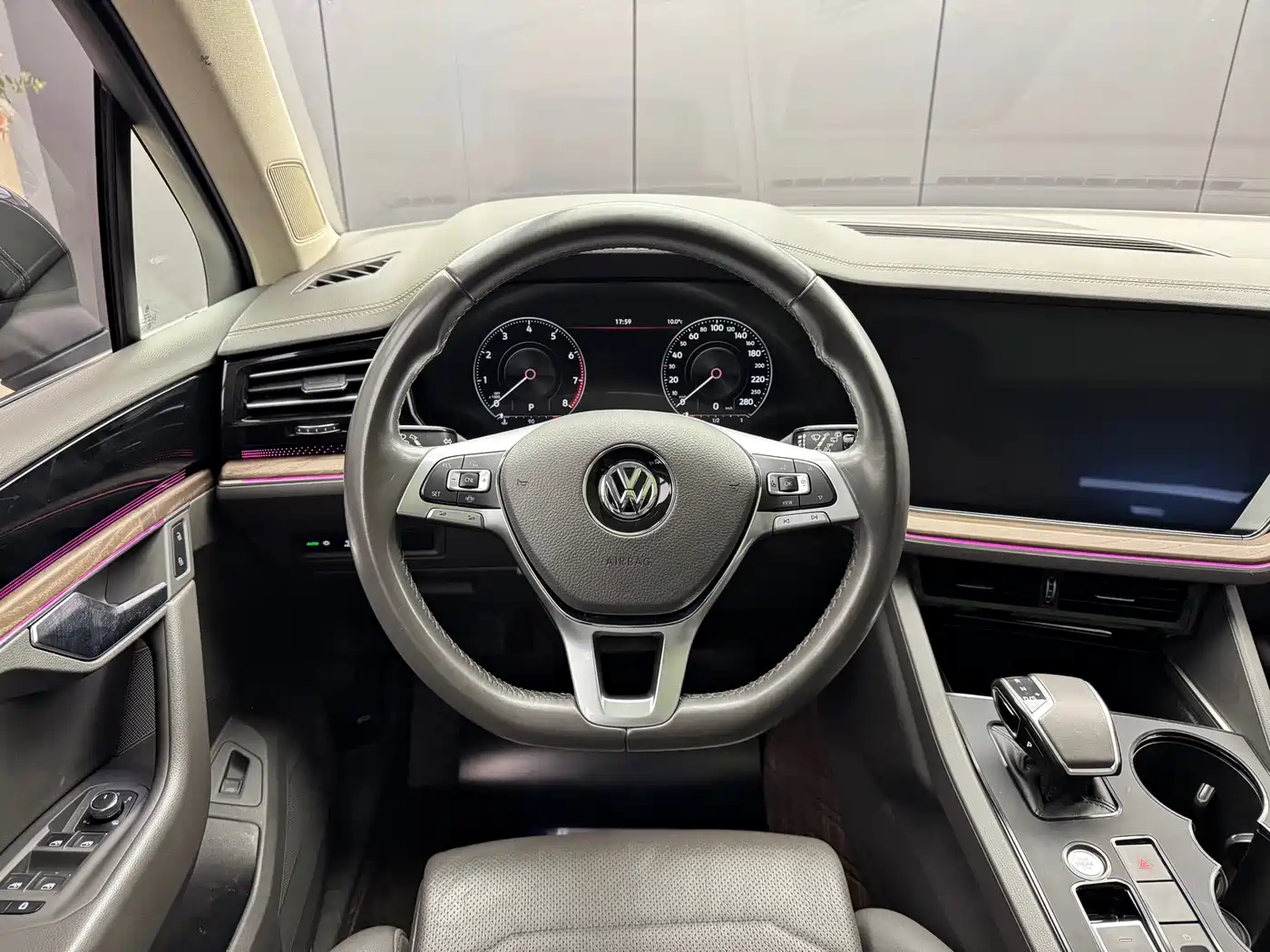 Volkswagen Touareg 2019 2.0TSI Sharp Wing Edition China VI фото 6