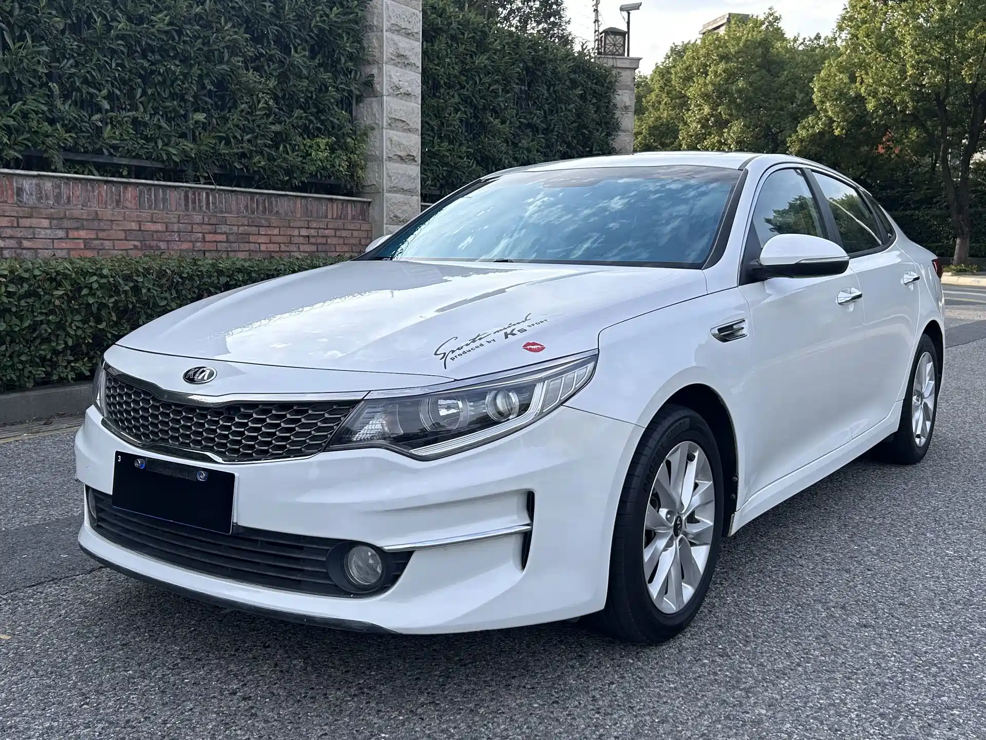 Photo 1 - Kia K5