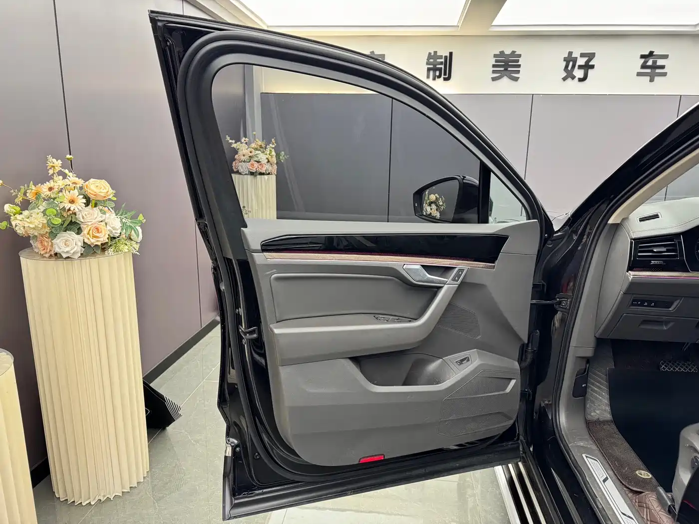 Volkswagen Touareg 2019 2.0TSI Sharp Wing Edition China VI фото 11