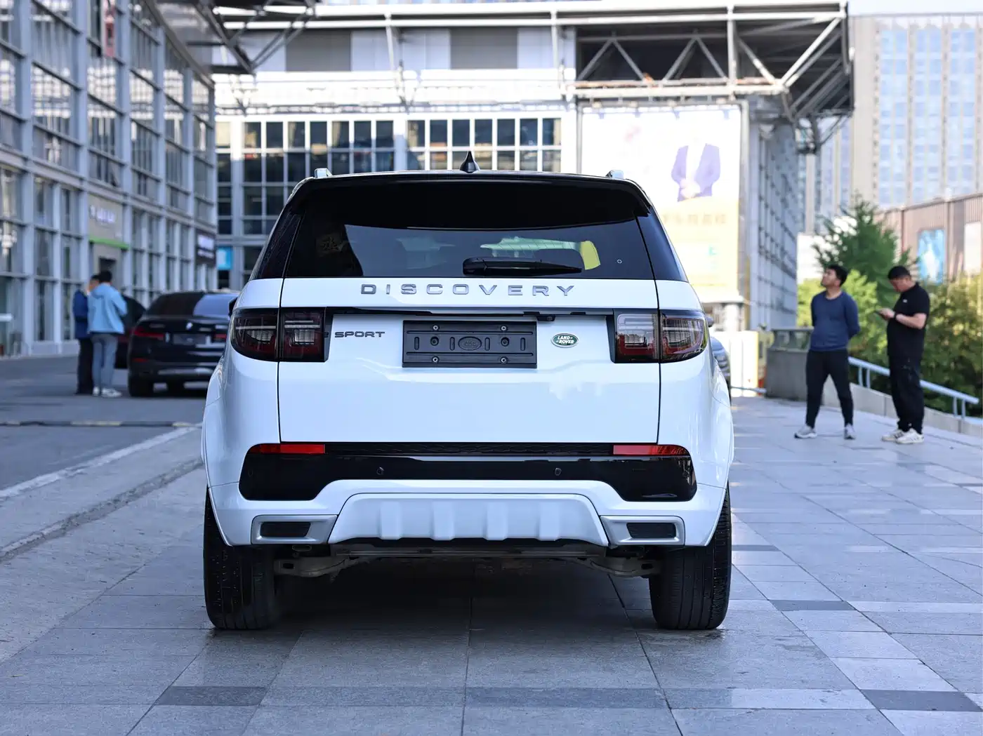 Land Rover Discovery Sport 2022 Model 249PS R-Dynamic S Performance Edition 5-Seater фото 5