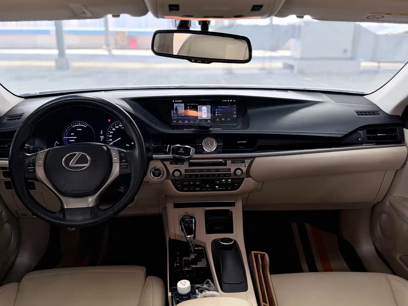 Фото 7 - Lexus ES