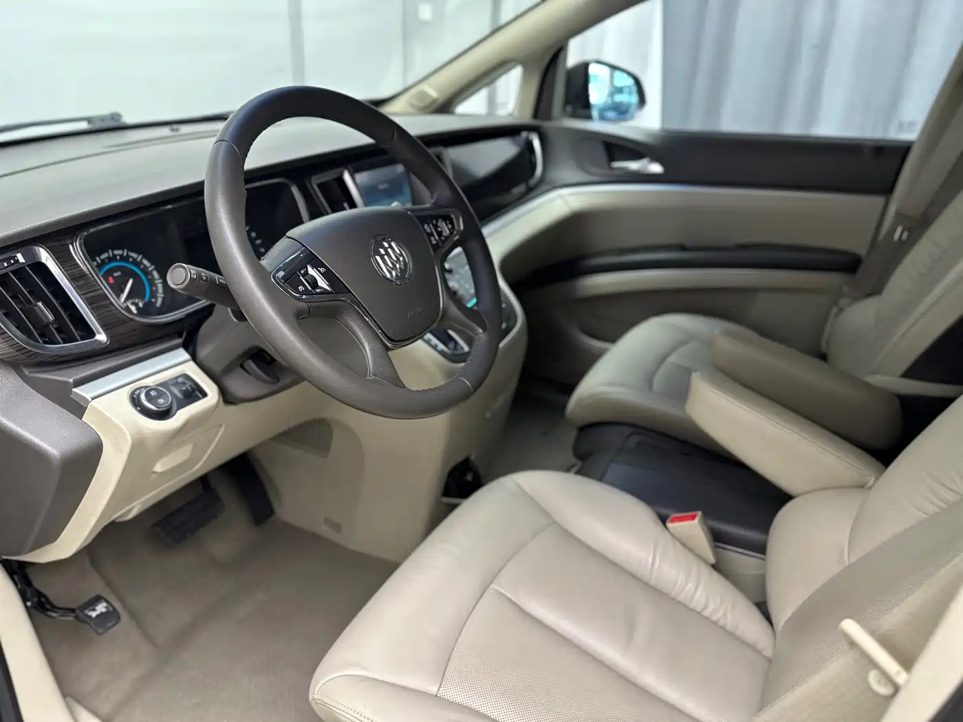 Buick GL8 2011 2011 3.0L XT Luxury Business Flagship