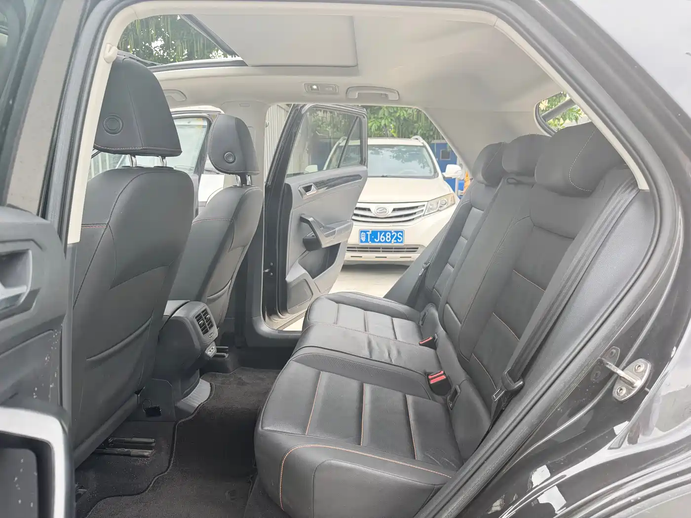 VOLKSWAGEN T-ROC EXPLORING SONGS