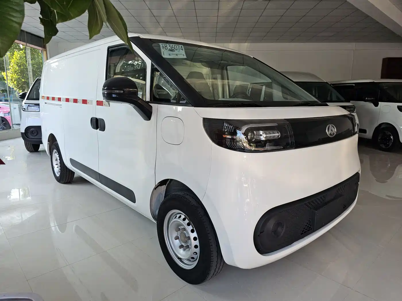 SAIC Maxus Dana V1 2023 2023 V1 Short Wheelbase Low Roof (42kWh)