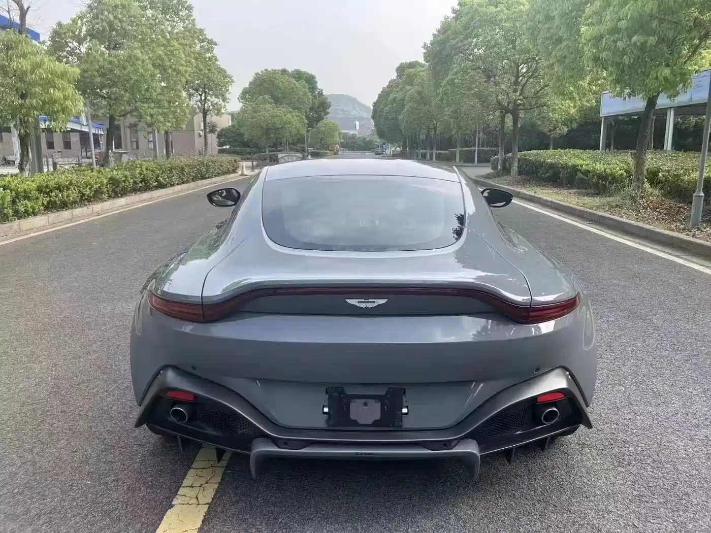 ASTON MARTIN V8 VANTAGE