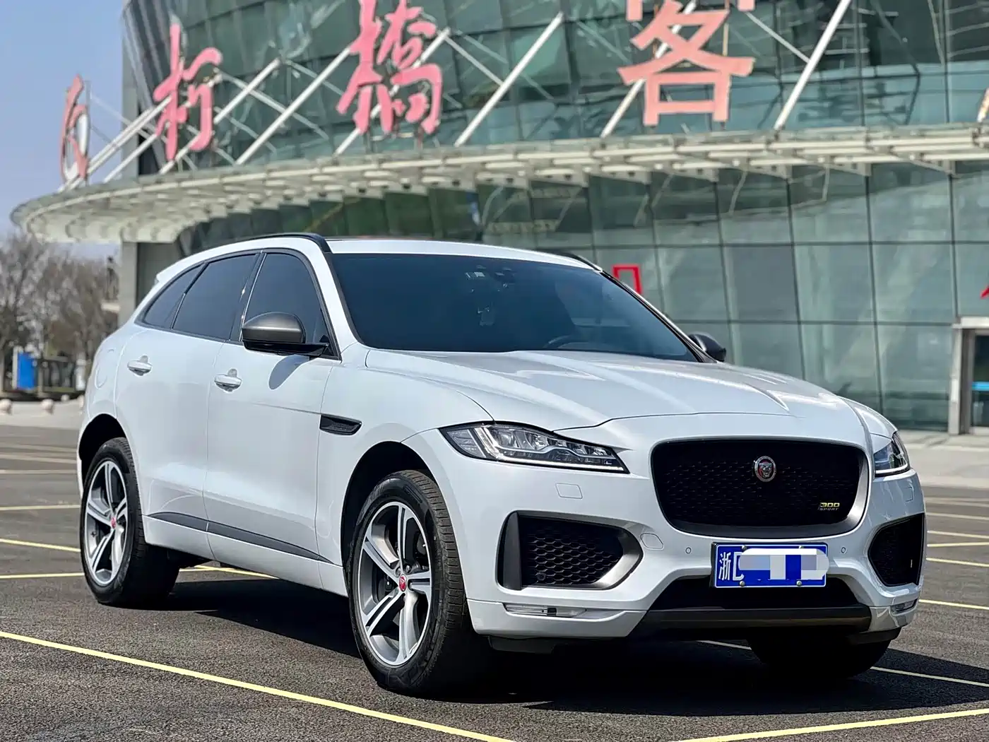 Фото 3 - Jaguar F-PACE
